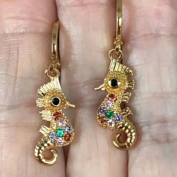 18k Gold Filled Gem Seahorse Drop Earrings NWT - Picture 1 of 5
